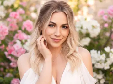 LunaLawrence  live sex cam
