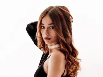 EmilliaFox  live sex cam