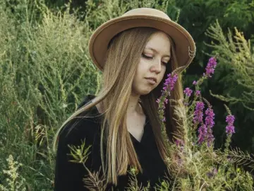 KarenLowe  live sex cam