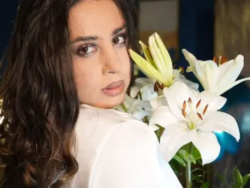 VanessaDoyle  live sex cam