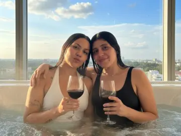 AlanaAndChaira  live sex cam