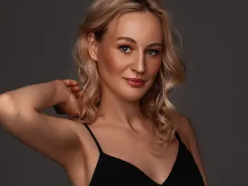 AbeyAmaze  live sex cam