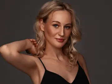 AbeyAmaze  live sex cam