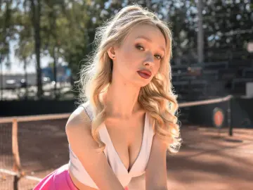 AdeleWood  live sex cam