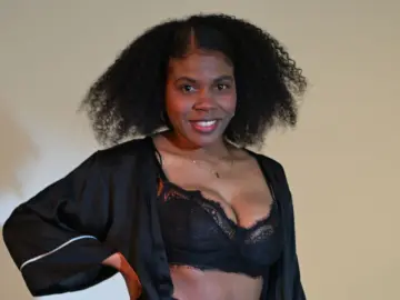 SaraBlackwood  live sex cam