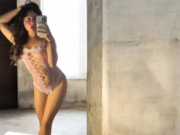 Noemilight  live sex cam