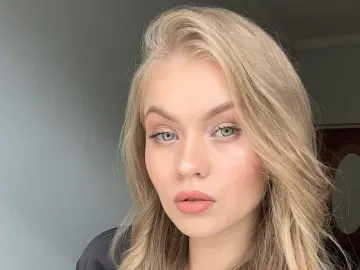 ElaraBrooks  live sex cam