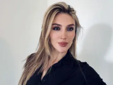 LilaFerrari  live sex cam