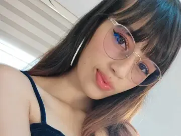 YiyisMarthin  live sex cam