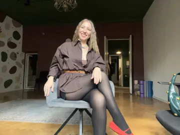 LeanaJoyce  live sex cam