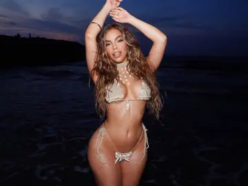 ChloeNova  live sex cam