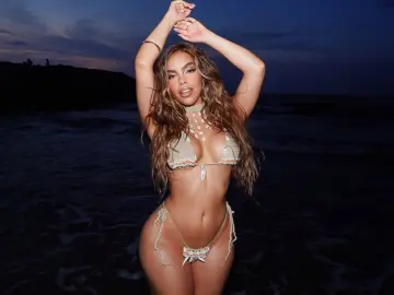 ChloeNova  live sex cam