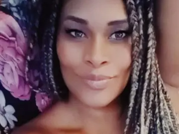 EvelyneFernanda  live sex cam