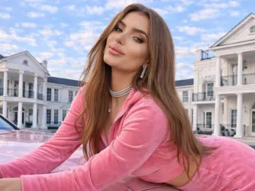 AmberLyn  live sex cam