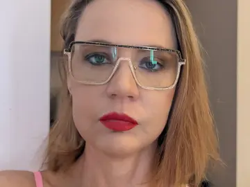 AnnaFourie  live sex cam