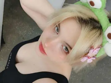 ElanorCiolek  live sex cam