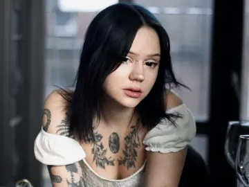 LollaBerry  live sex cam