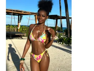 ElliePeyton  live sex cam