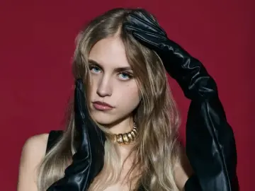 EveTottingham  live sex cam