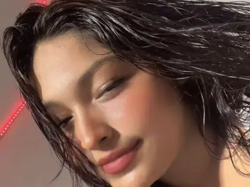 LolaZurich  live sex cam