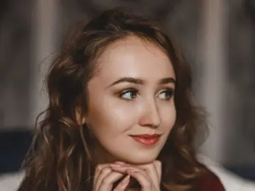 SuzannKernes  live sex cam