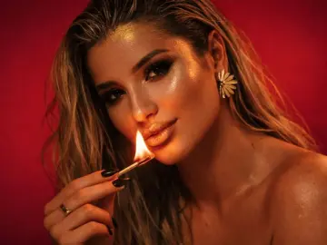 MaddieVixen  live sex cam