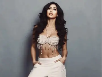 TrixieSaisem  live sex cam