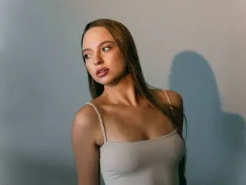LoriHunt  live sex cam