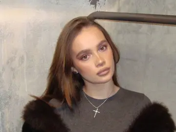 MagdaleneLoe  live sex cam