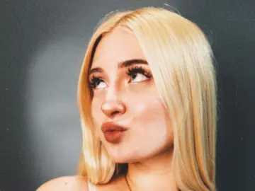 FredaLiebens  live sex cam