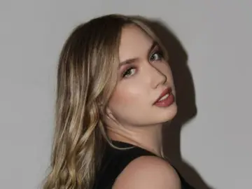 NicoleRicii  live sex cam