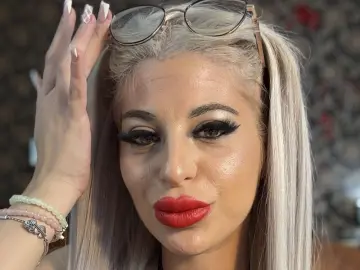 AmmyMiss  live sex cam