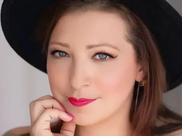 JadeMoreau  live sex cam