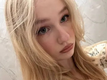 LatrinaPelino  live sex cam