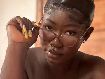 MonaReign  live sex cam