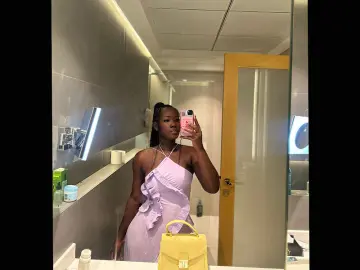 MonaReign  live sex cam