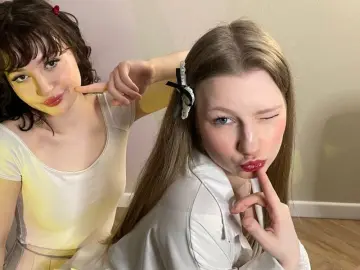 JenelleAndChu  live sex cam