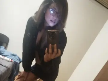 KarmicQzar  live sex cam