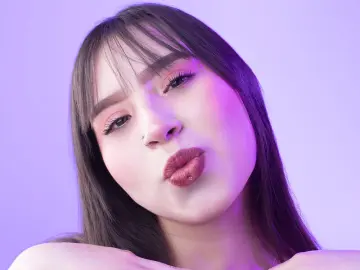 MadeleynRose  live sex cam