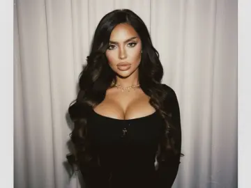 AnaisClaire  live sex cam