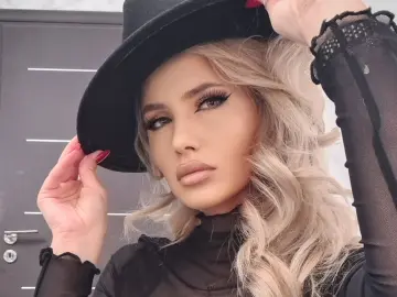 MoniqueSin  live sex cam