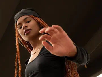 LucyLarz  live sex cam