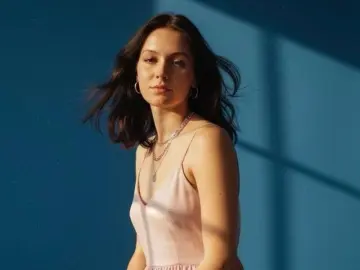 MolliePoydras  live sex cam