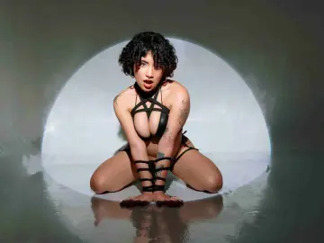 DixieLyons  live sex cam