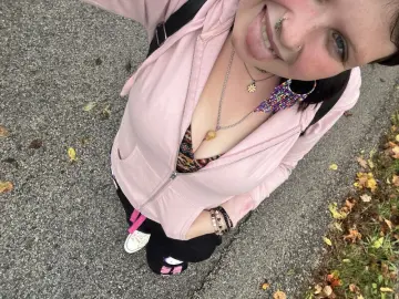 Daiseylyn  live sex cam