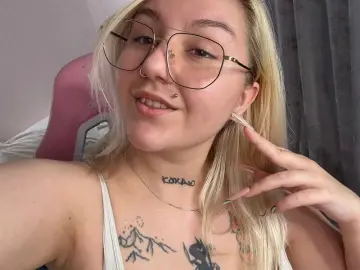 DebbieTay  live sex cam