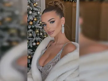 LisaLogan  live sex cam