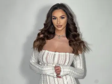 LisaLogan  live sex cam