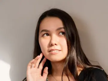 LeoniaMangis  live sex cam