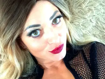 LionessoneForu  live sex cam